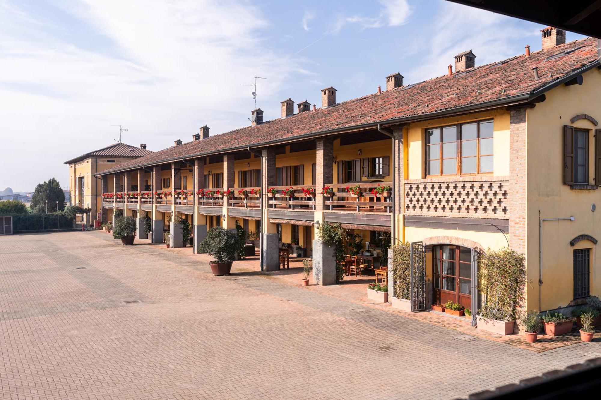 Agriturismo Bassanella Treviglio Bagian luar foto
